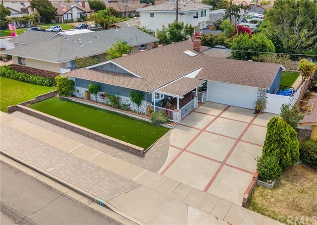 Property Photo:  1240 E Saint James Avenue  CA 92865 