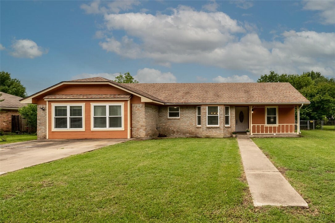 Property Photo:  337 Elmwood  TX 76712 