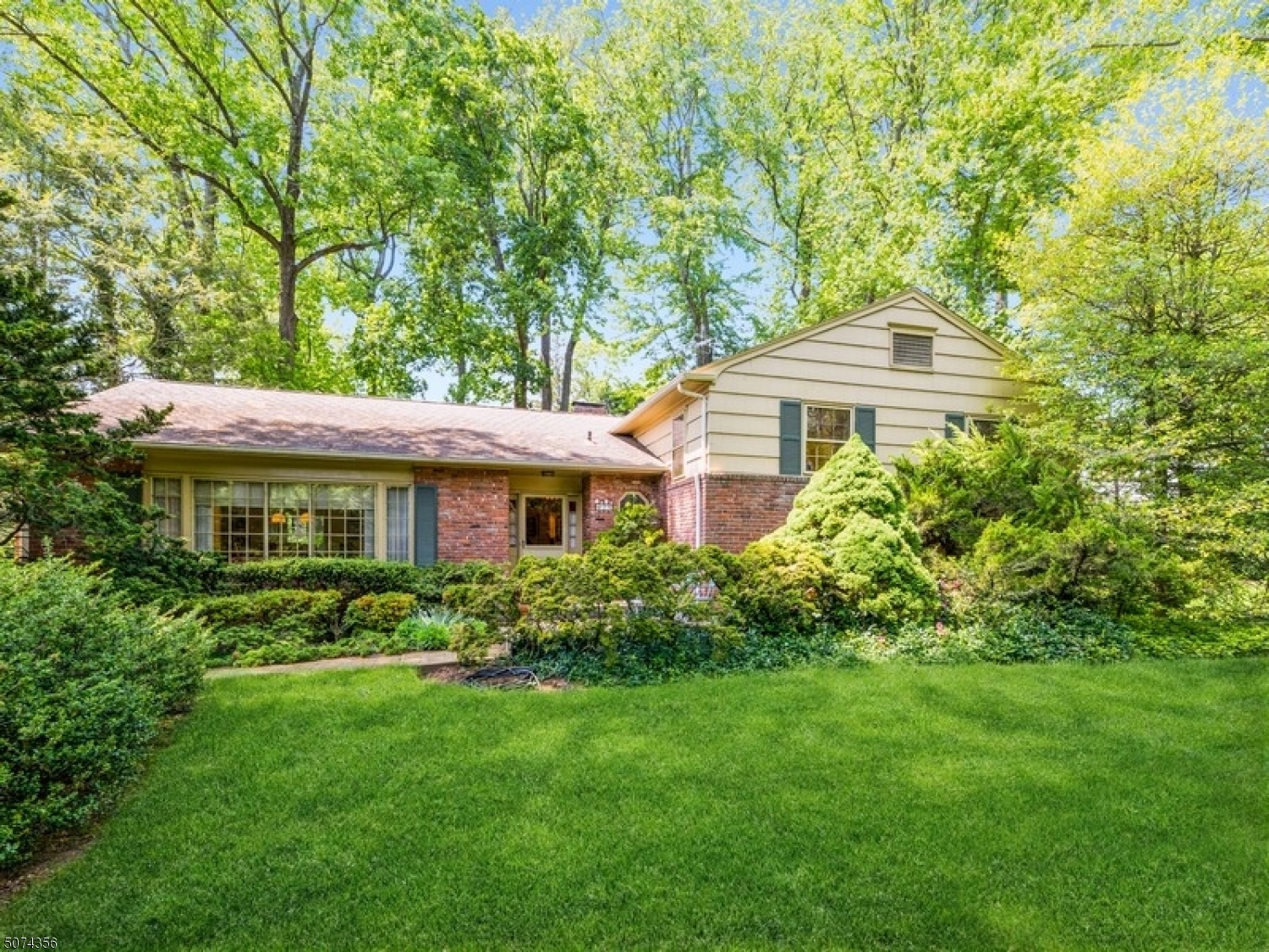 Property Photo:  25 Old Glen Rd  NJ 07960 