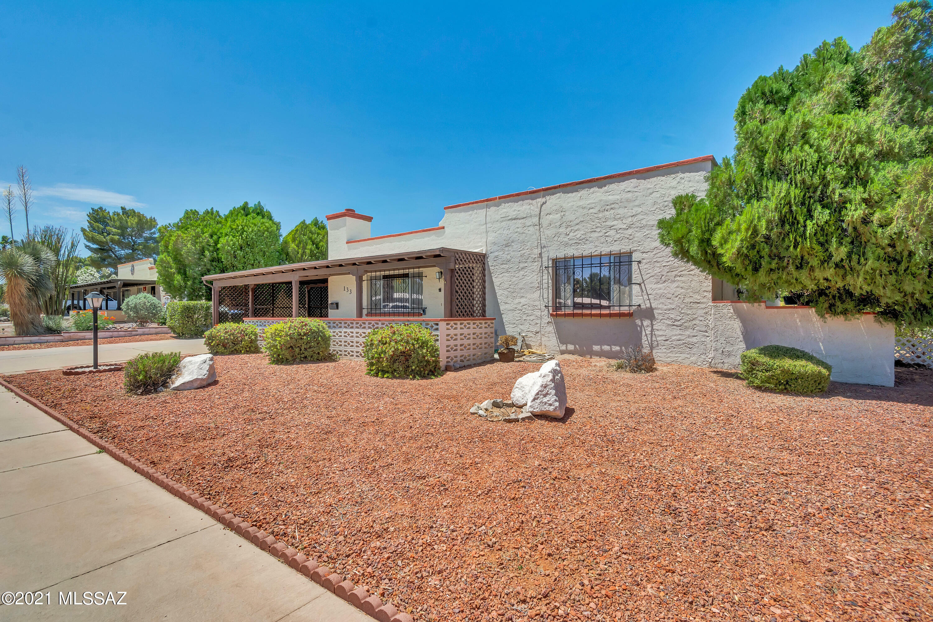 Property Photo:  133 E El Limon  AZ 85614 