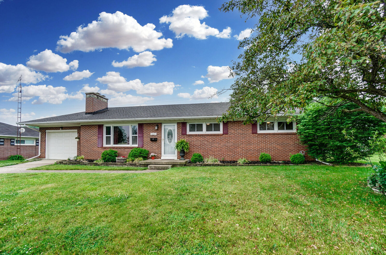 Property Photo:  5015 W Ridgewood Road  OH 45503 