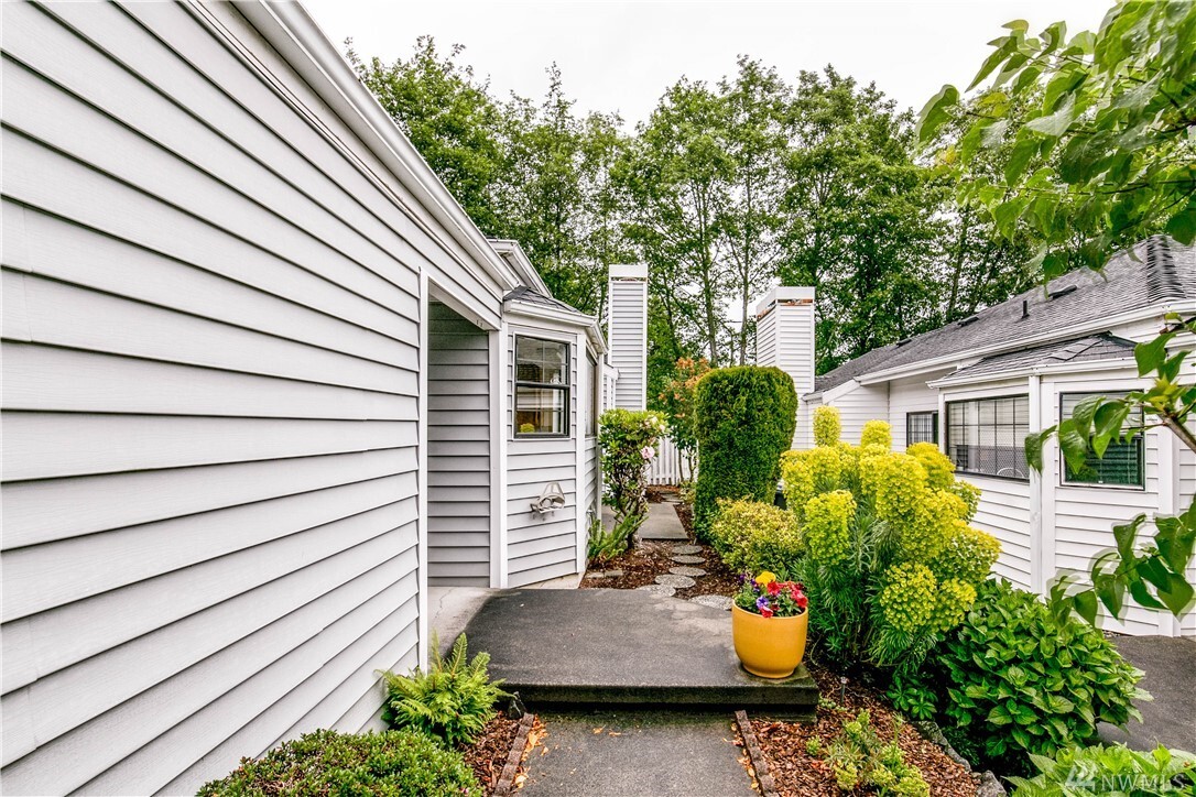 Property Photo: 2801 N Narrows Dr J2 WA 98407