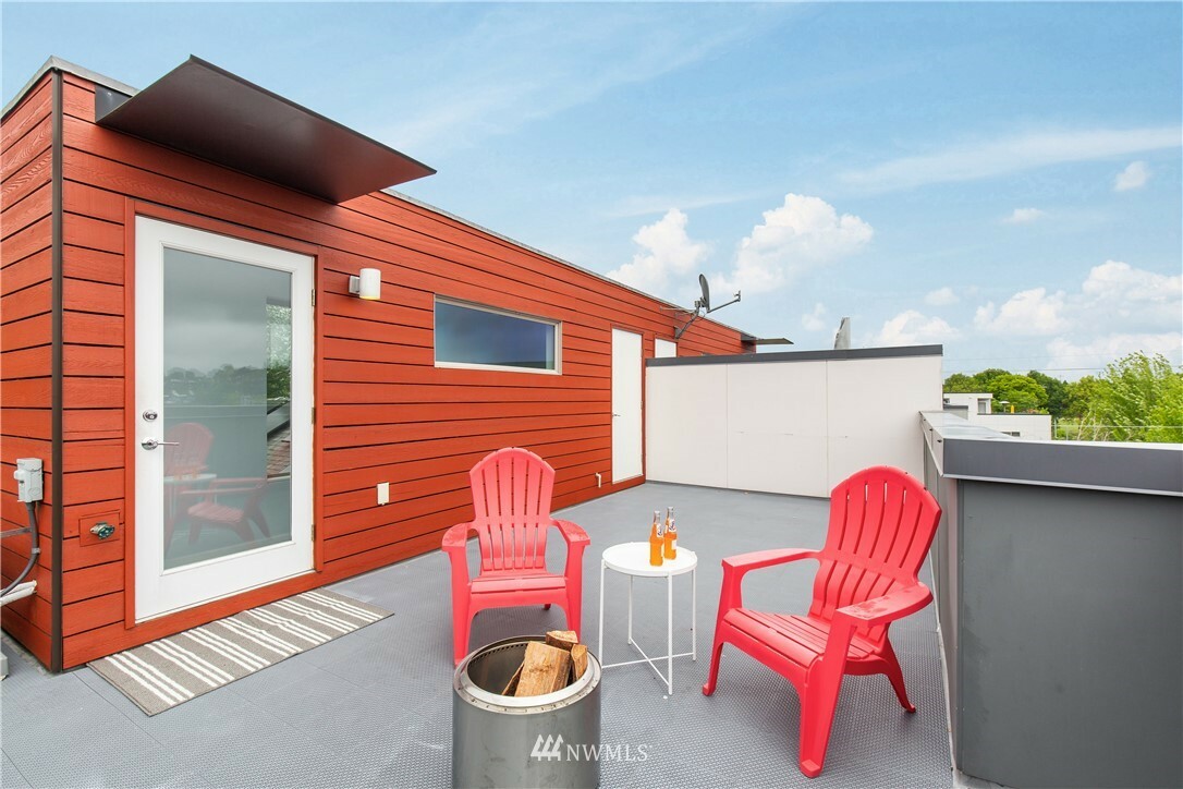 Property Photo: 603 21st Avenue B WA 98122