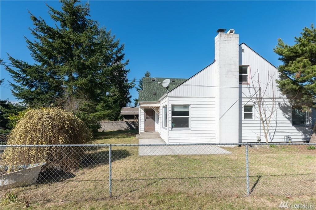 Property Photo:  1108 S Mason Ave  WA 98405 