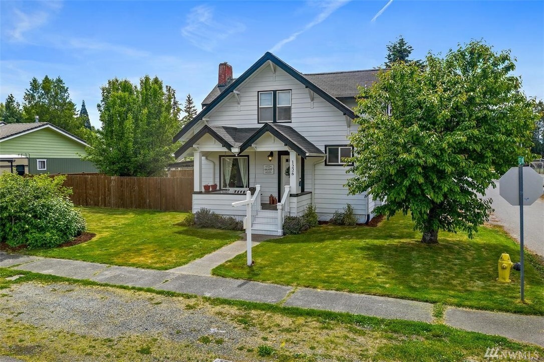Property Photo: 1226 8th Ave NW WA 98371
