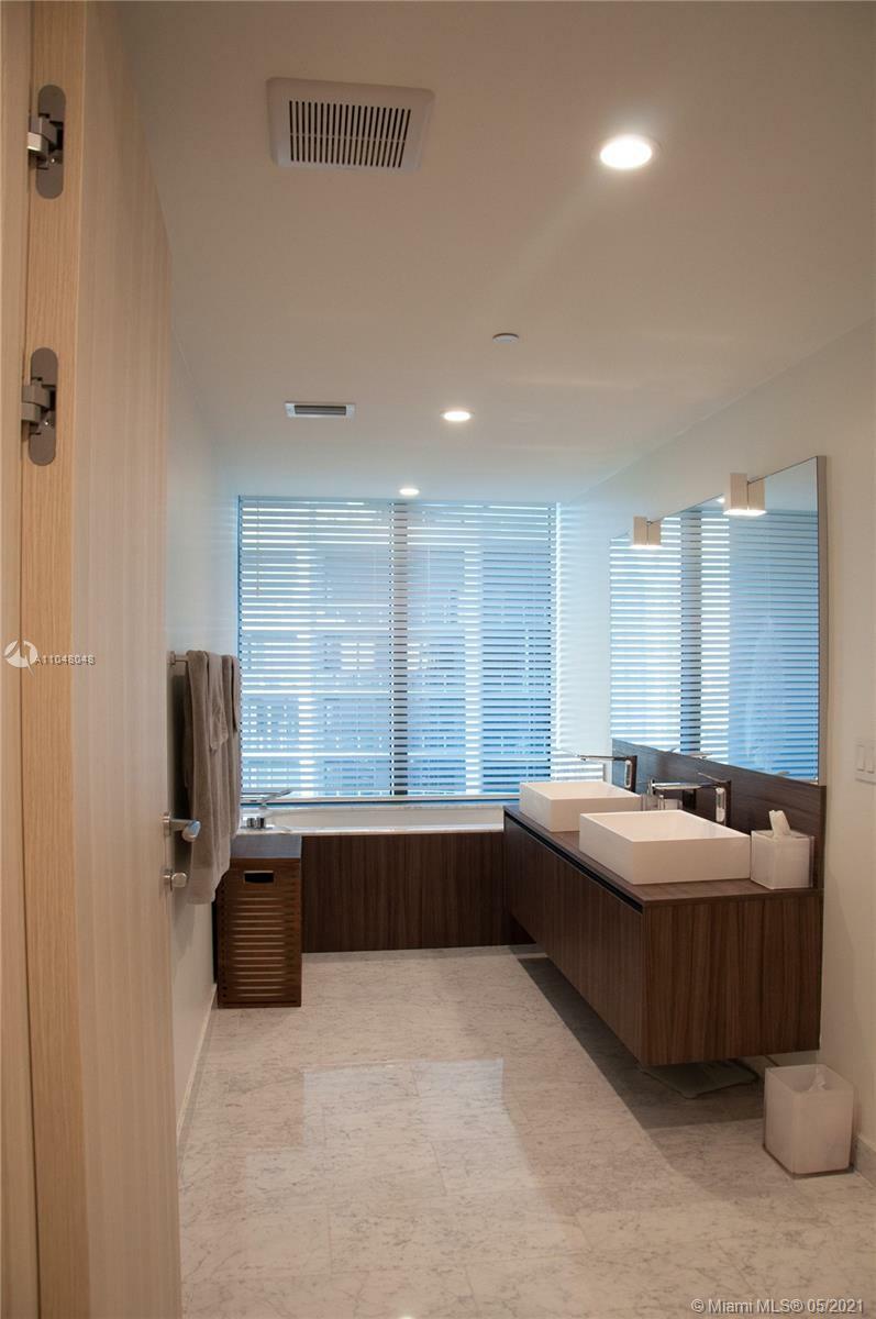 Property Photo:  1000 Brickell Plaza 4809  FL 33131 