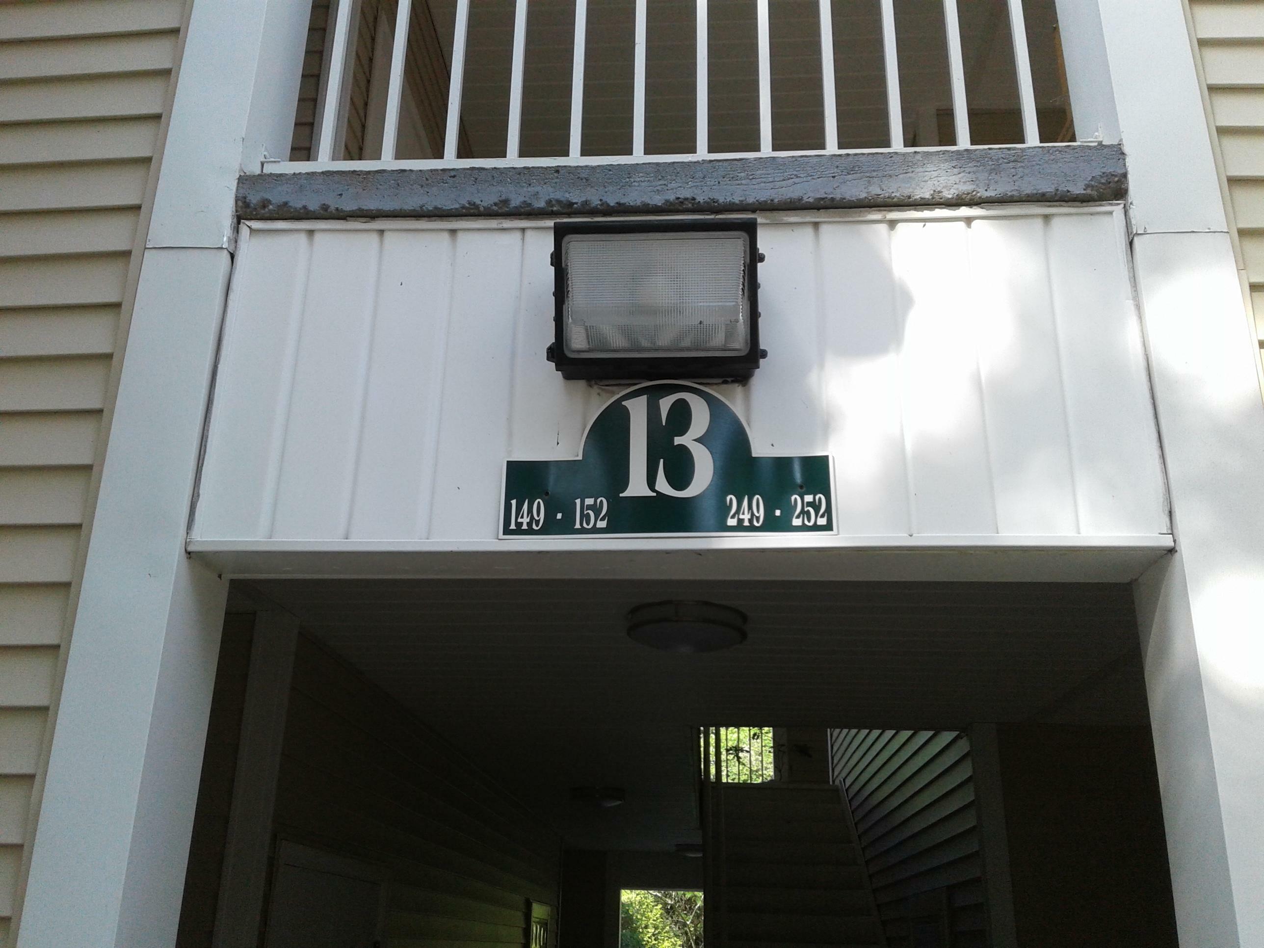 Property Photo:  1501 N Partin Drive Apt 252  FL 32578 