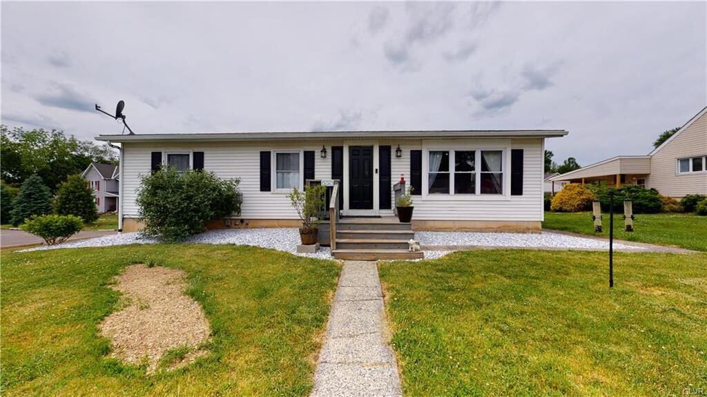 Property Photo:  219 Oak Street  PA 18088 