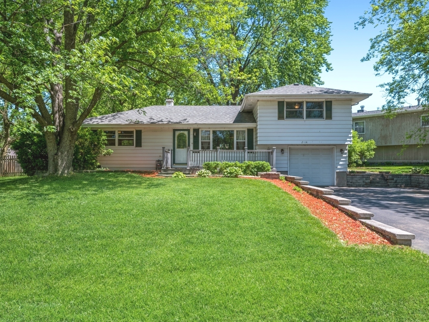 Property Photo:  2114 Witchwood Lane  IL 60046 