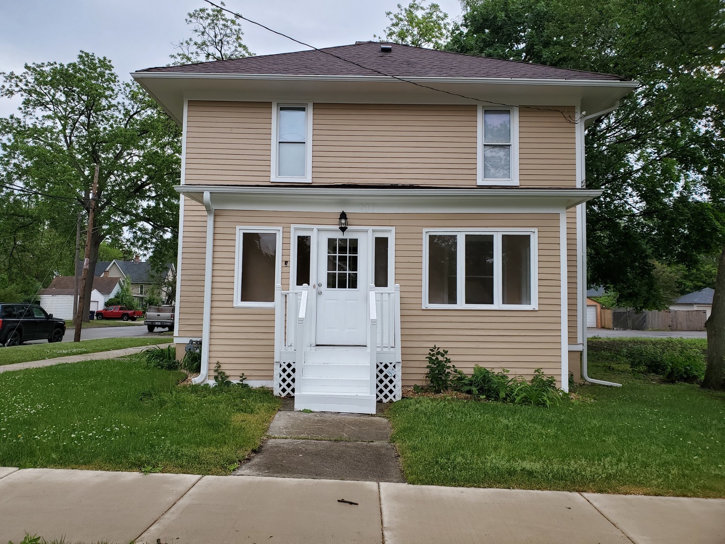 Property Photo: 207 Jewett Street IL 60123