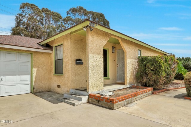 Property Photo:  2240 Arcadia Street  CA 93033 