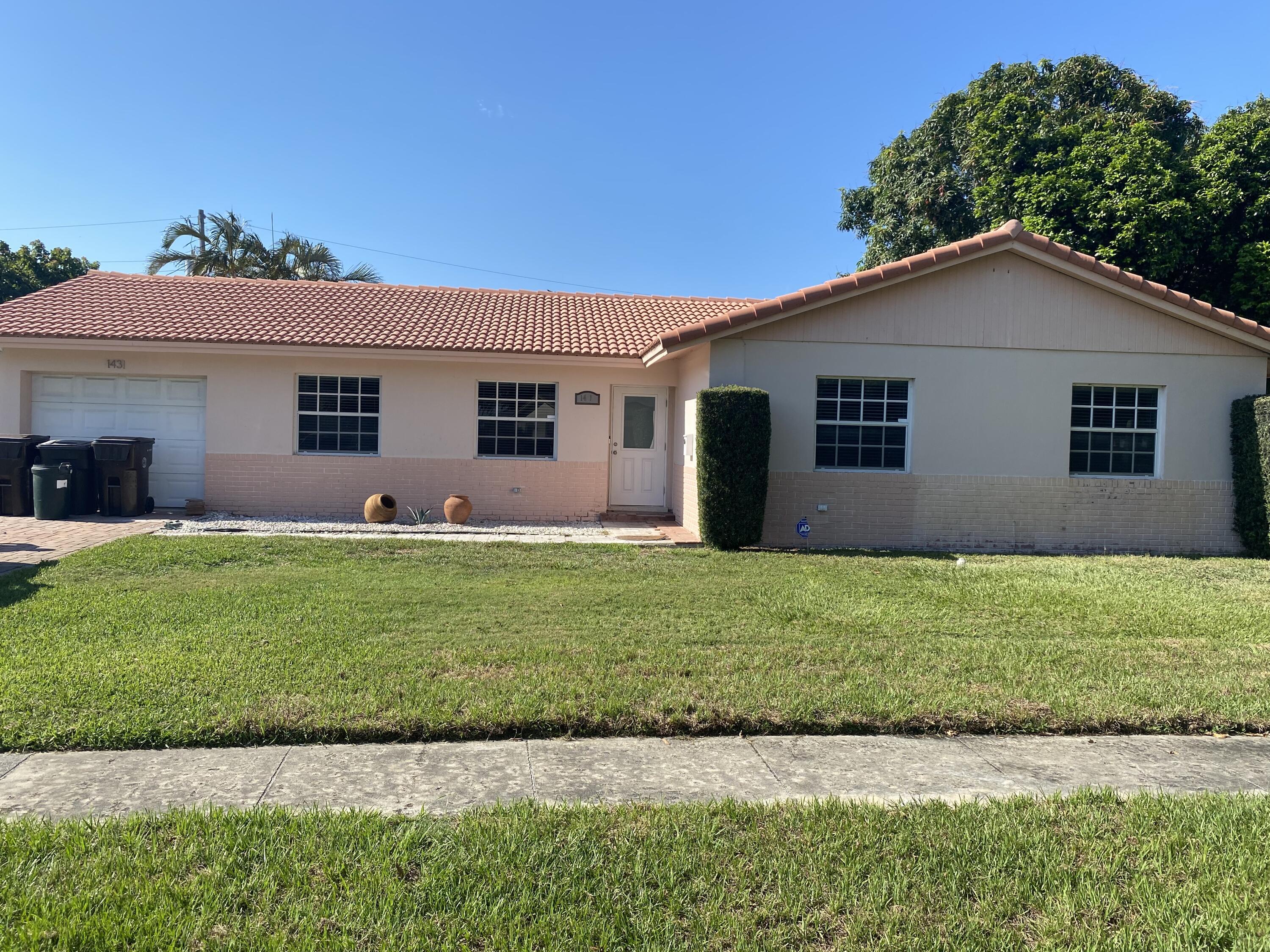 Property Photo: 1431 40 Street FL 33407