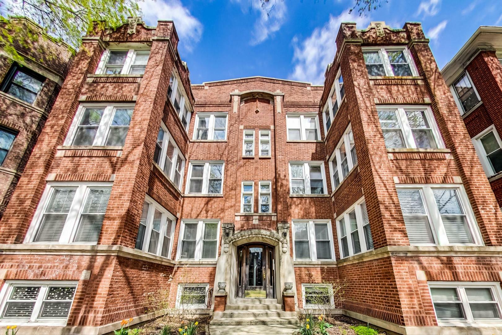 Property Photo: 1532 W Rosemont Avenue 3 IL 60660