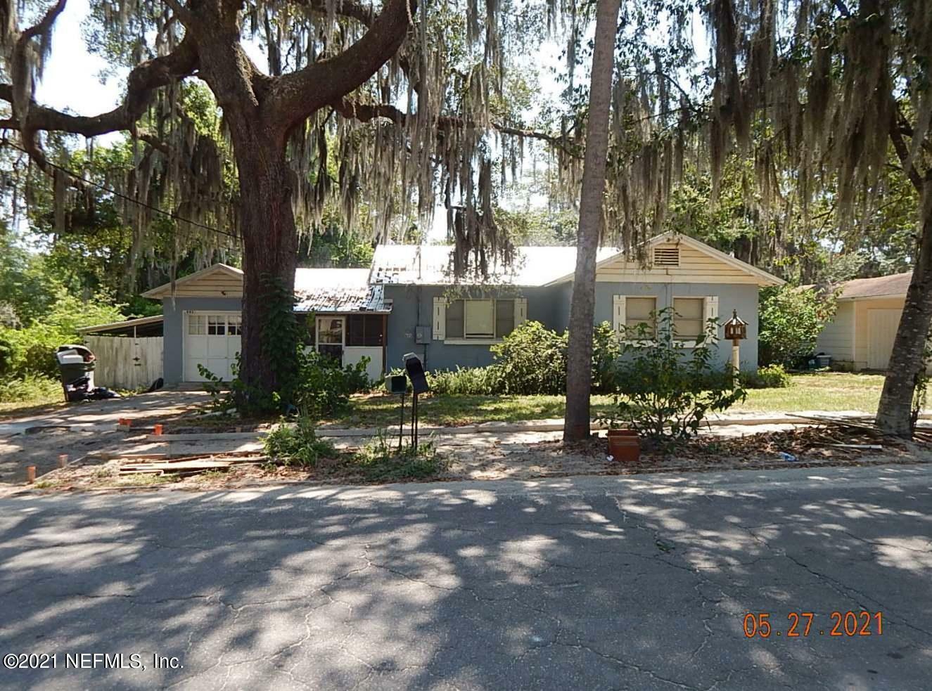 Property Photo:  805 S 15th Street  FL 32177 