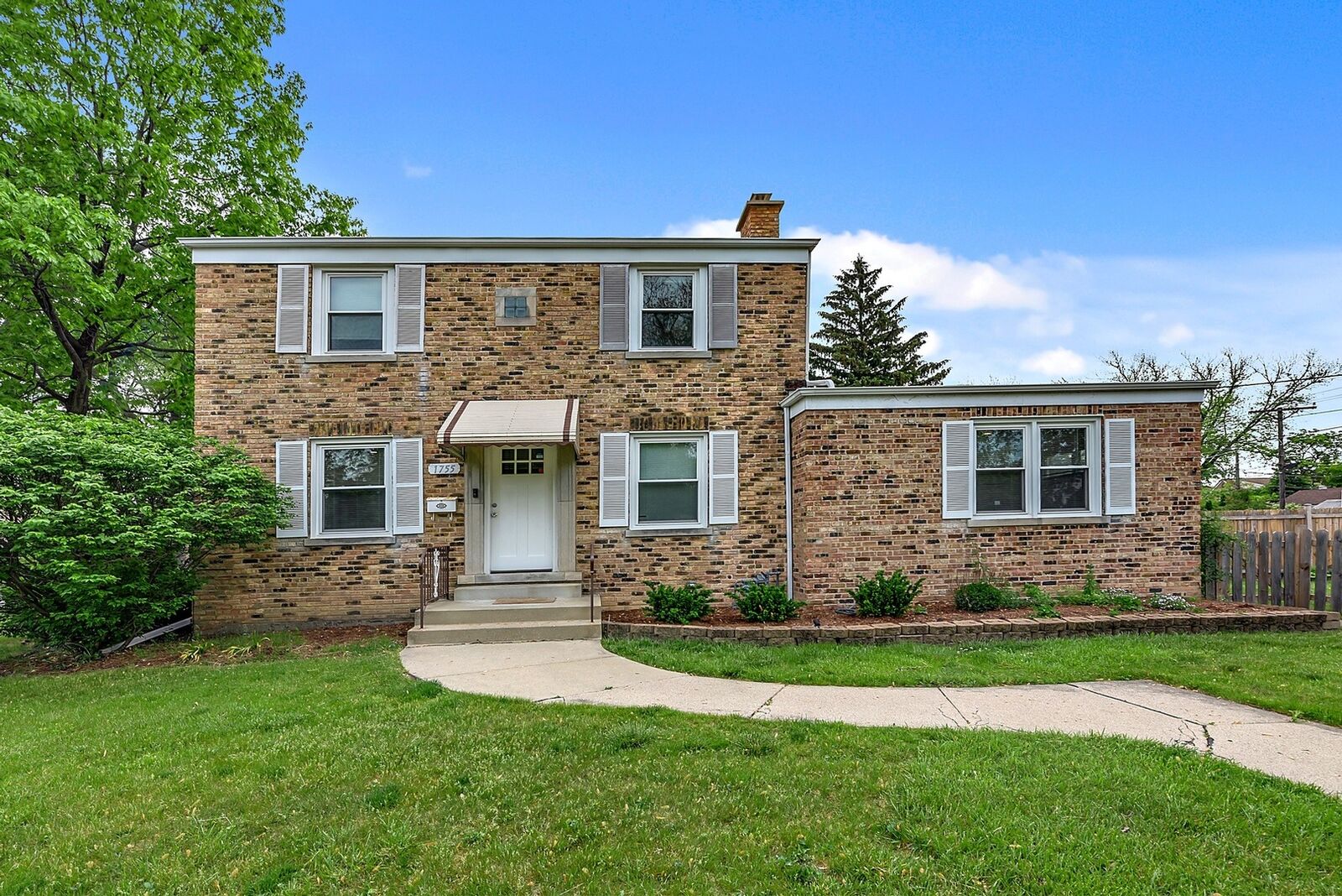 Property Photo:  1755 Ash Street  IL 60018 