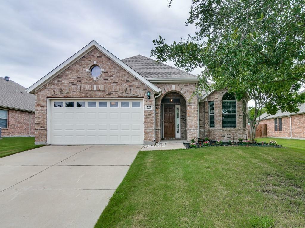 Property Photo: 225 Shadybrook Drive TX 75098
