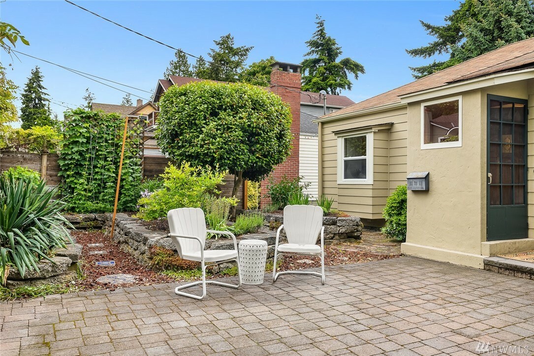 Property Photo:  8522 Ashworth Ave N  WA 98103 