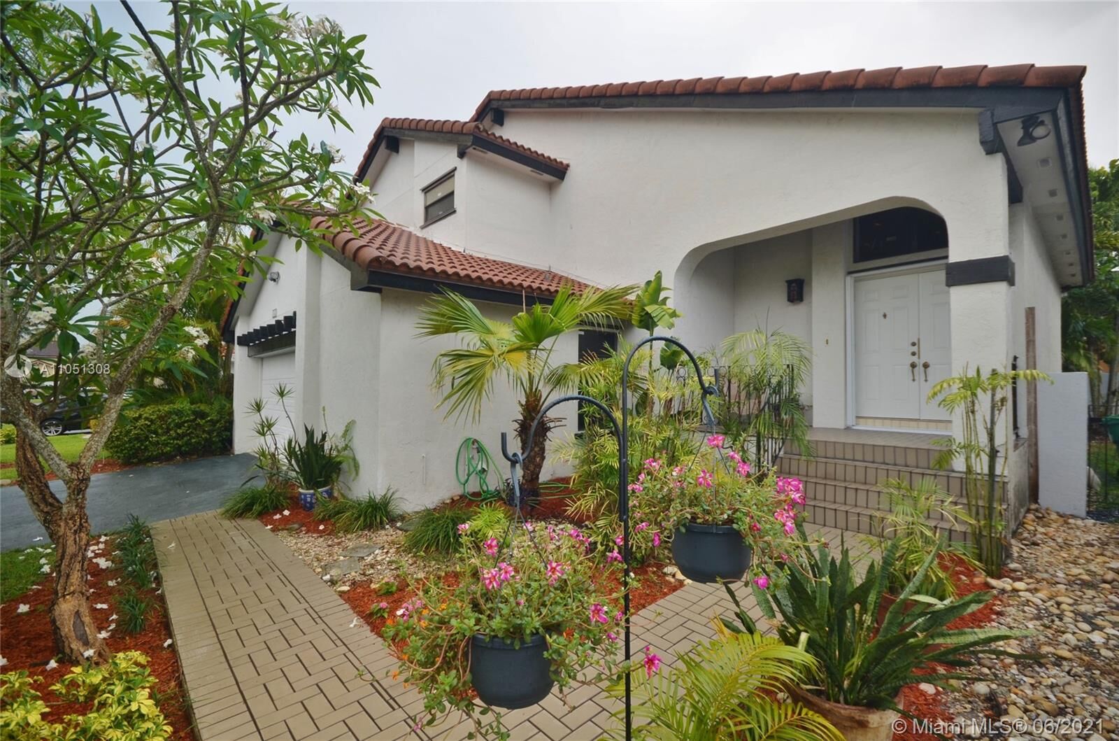 Property Photo: 17525 NW 61st Ct N FL 33015