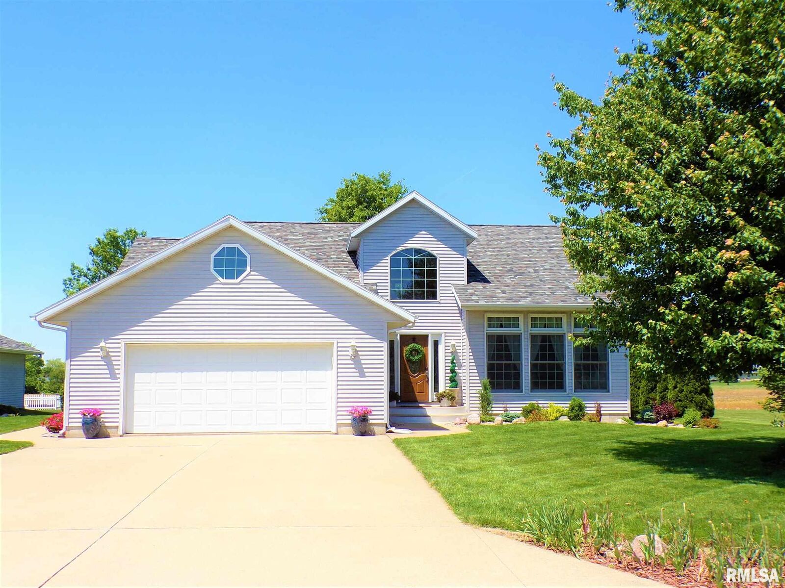 Property Photo: 211 Froelich IL 61410