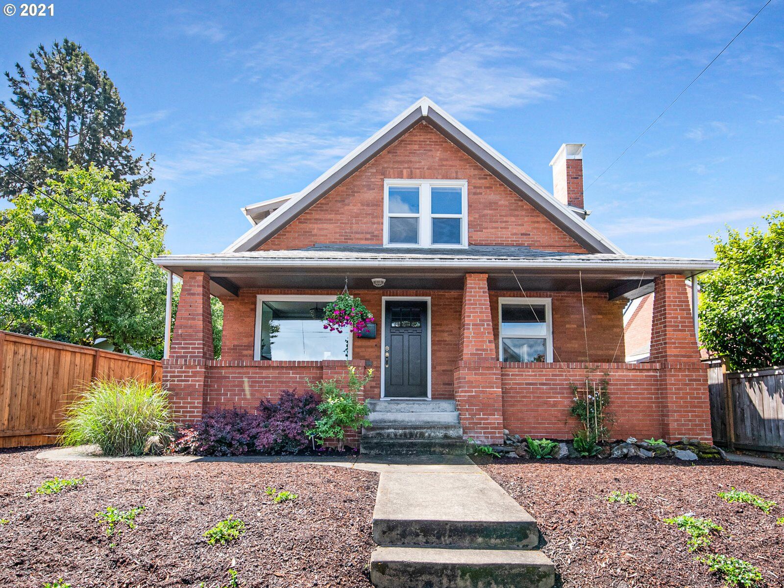 Property Photo:  6022 SE Woodstock Blvd  OR 97206 