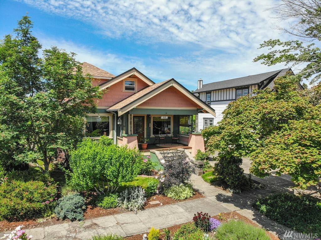 Property Photo:  915 F St  WA 98531 