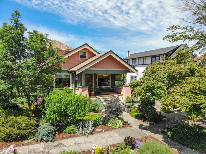 Property Photo:  915  F Street  WA 98531 