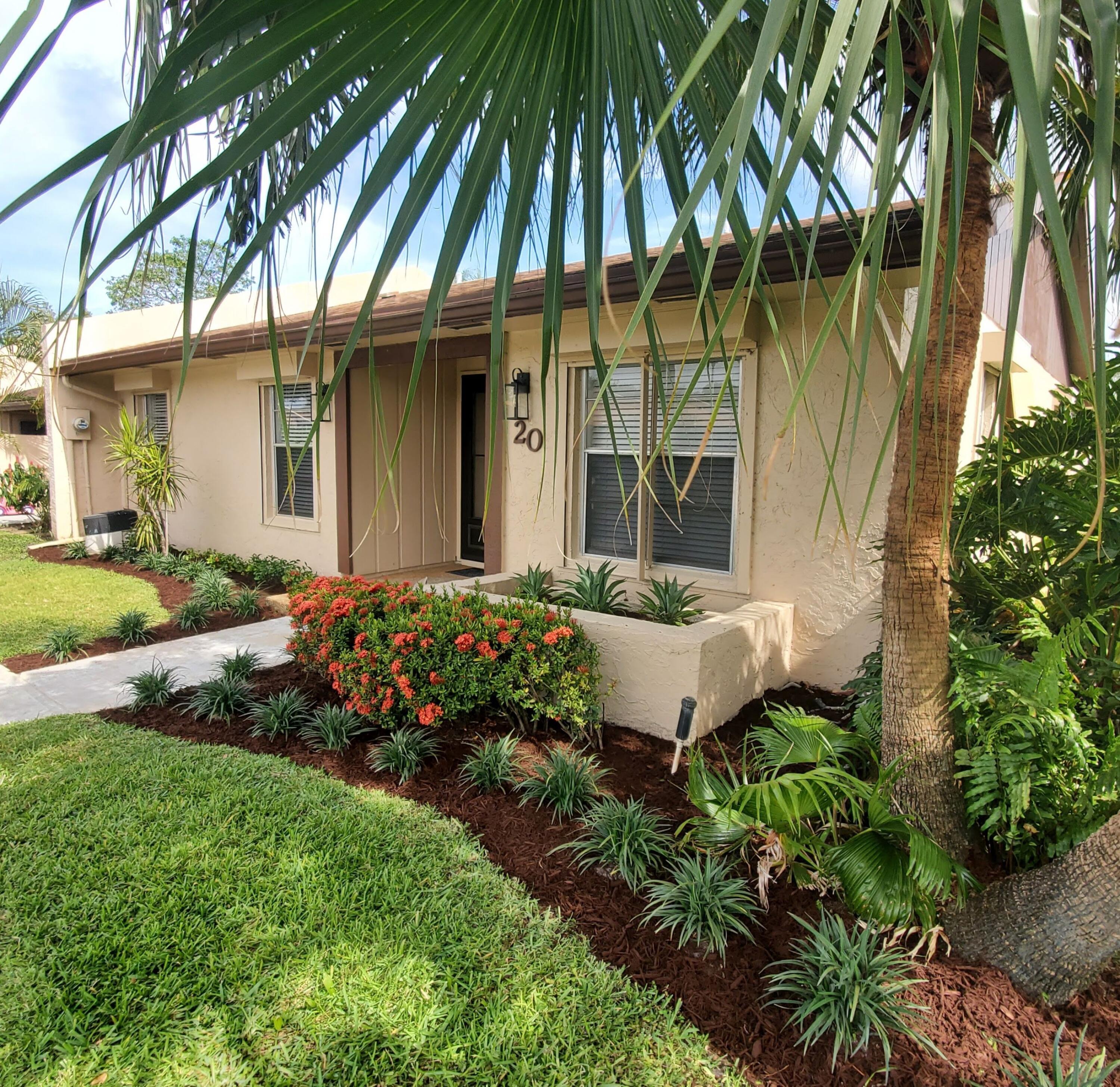 Property Photo: 20 Chelsea Lane 20 FL 33426