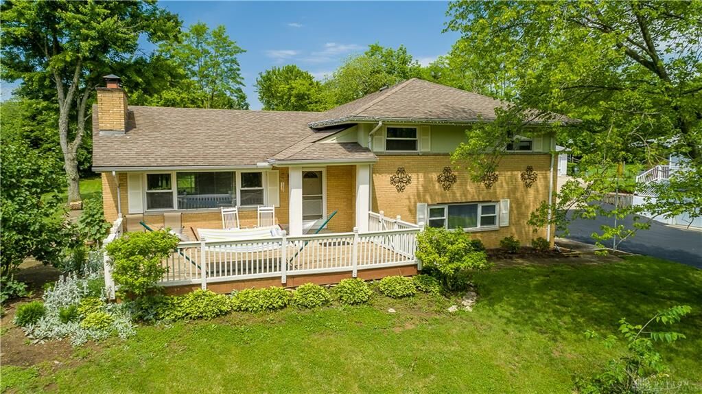 Property Photo: 7535 Peters Pike OH 45414