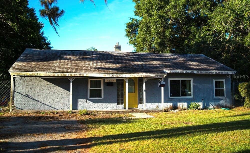 Property Photo:  2202 2nd Avenue E  FL 34208 