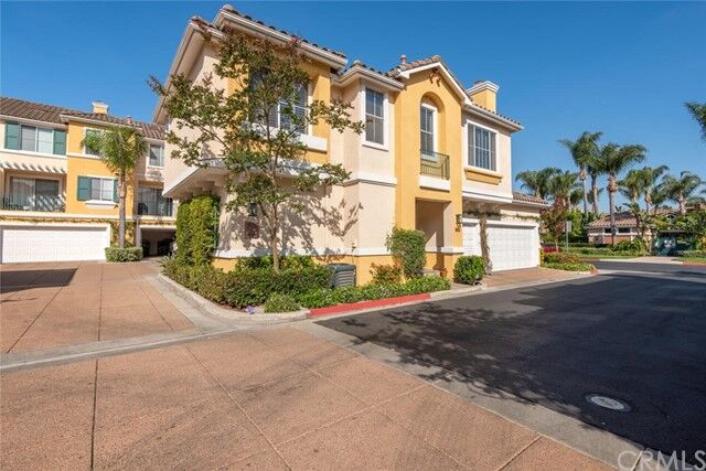 Property Photo:  811 Marinella Aisle 123  CA 92606 