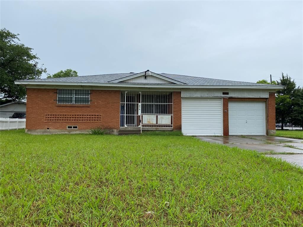 Property Photo:  8115 Shafter Drive  TX 75227 