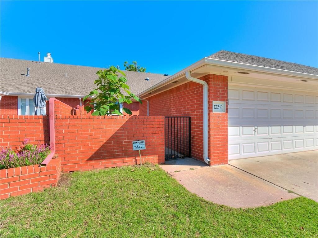 Property Photo:  12316 Greenlea Chase West  OK 73170 