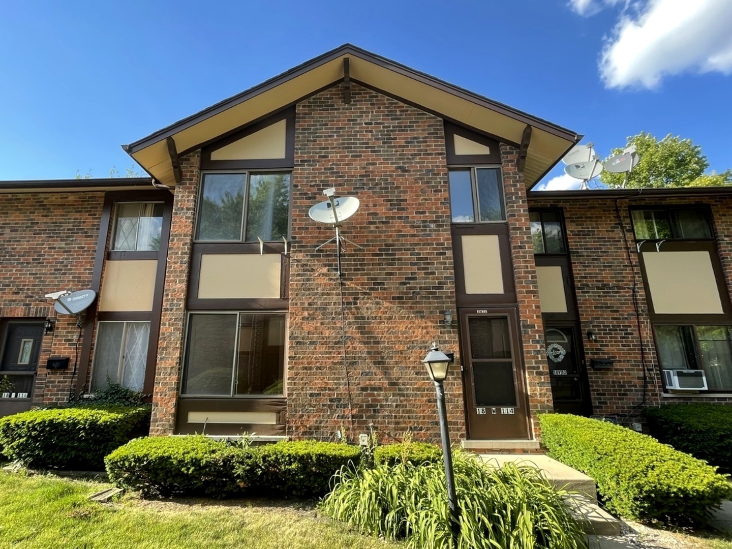 Property Photo: 18W114 Kirkland Lane IL 60181