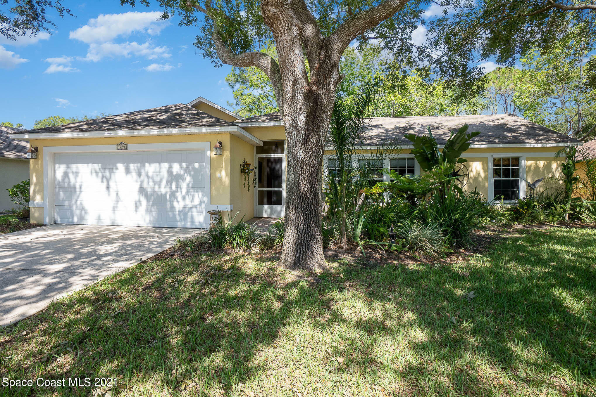 Property Photo:  4290 Silver Lake Drive  FL 32901 