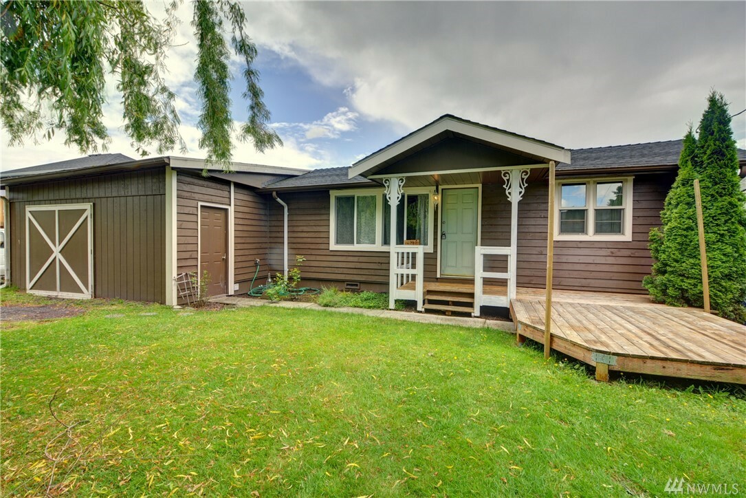 Property Photo:  529 Avenue B 2  WA 98290 