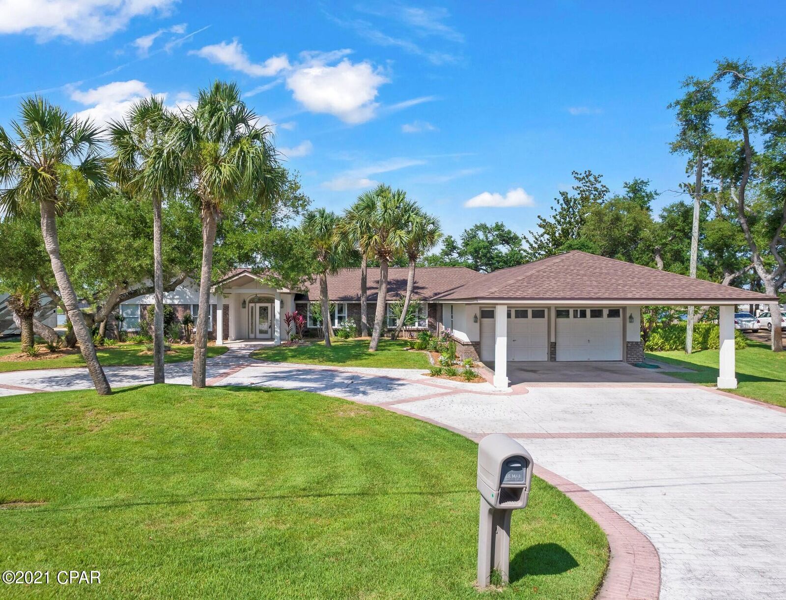 Property Photo: 4618 Baywood Drive FL 32444