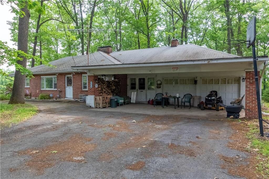 Property Photo: 528 Cherryville Road PA 18067