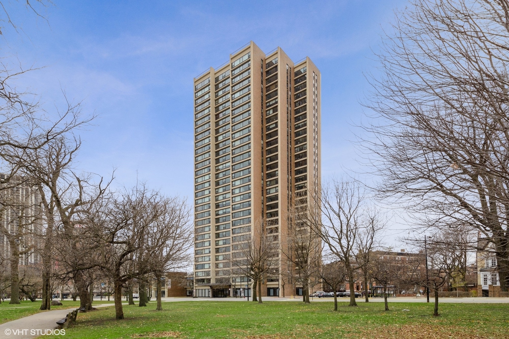 Property Photo:  1850 N Clark Street 2004  IL 60614 