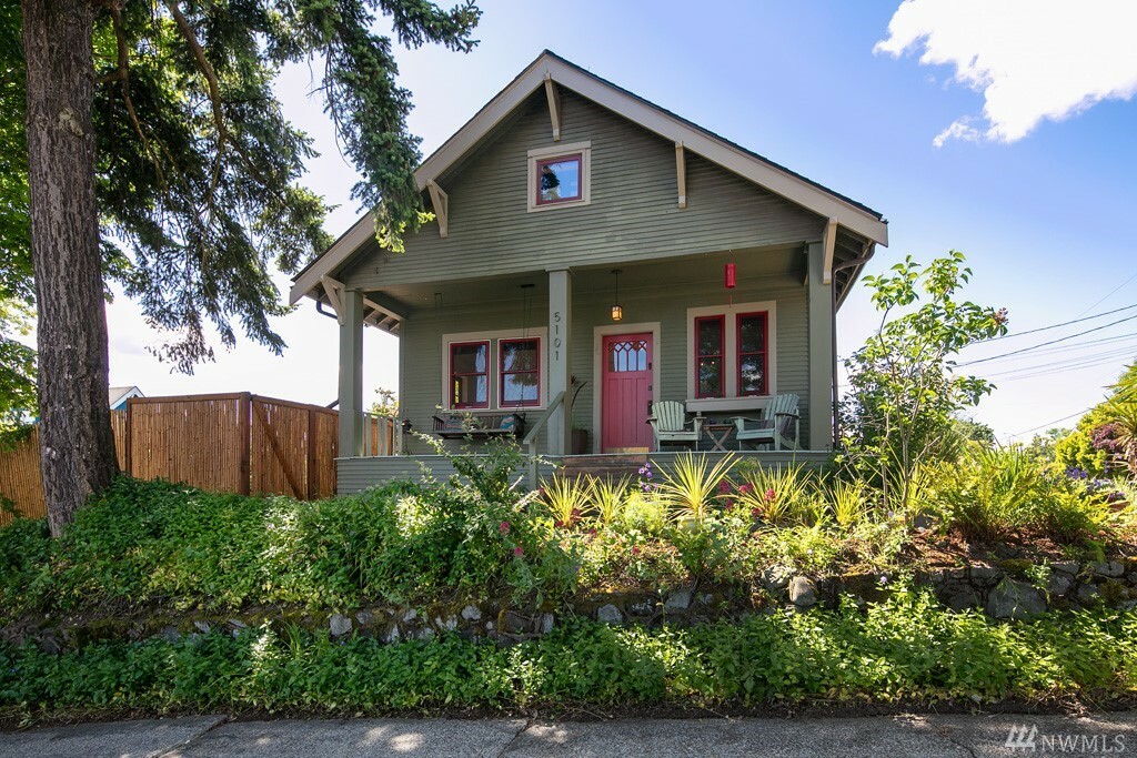 Property Photo:  5101 S Mayflower St  WA 98118 