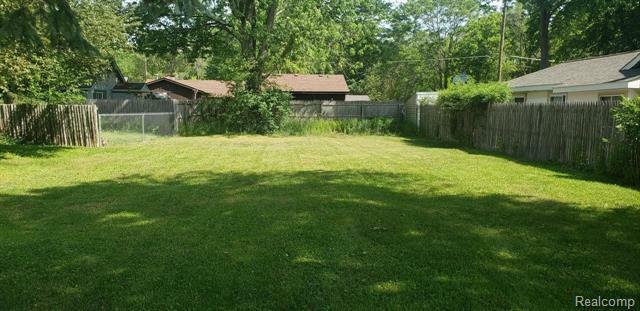 Property Photo:  3774 Lakeview Drive  MI 48059 