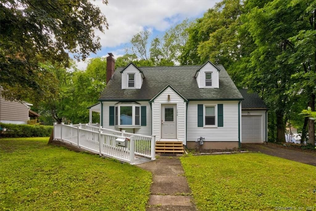 Property Photo:  194 North Wall Street  CT 06450 