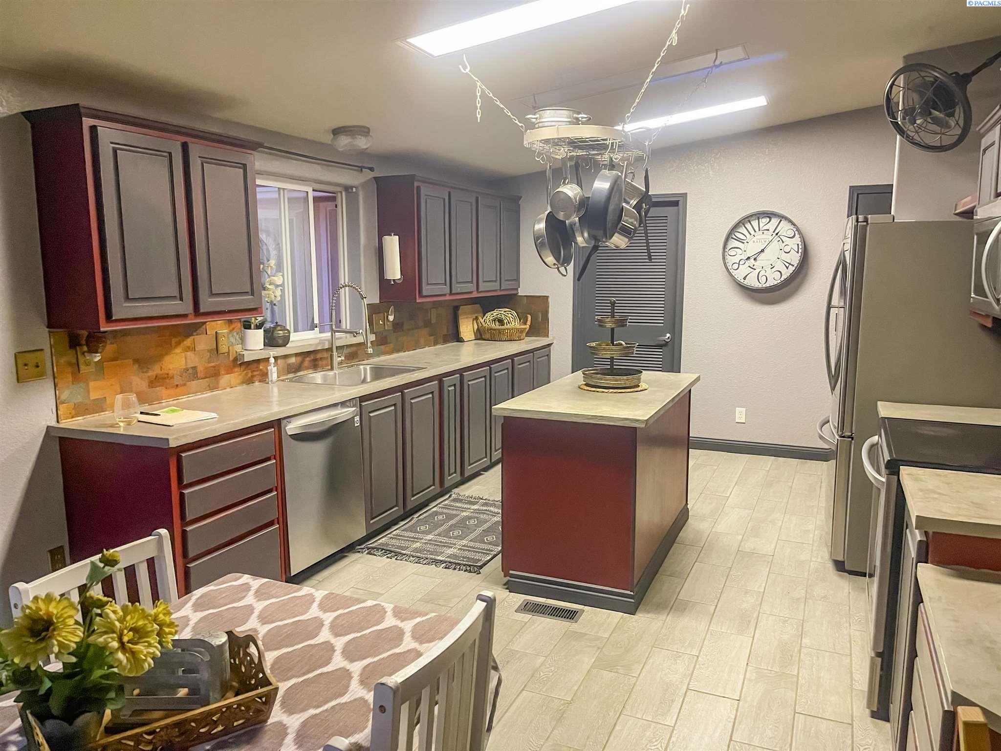 Property Photo: 809A 13th Street WA 99320