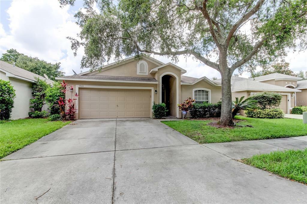 Property Photo:  1920 Sean Wood Circle  FL 33510 