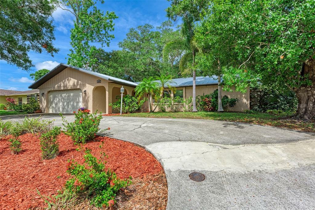 Property Photo:  8340 Brandeis Circle W  FL 34243 