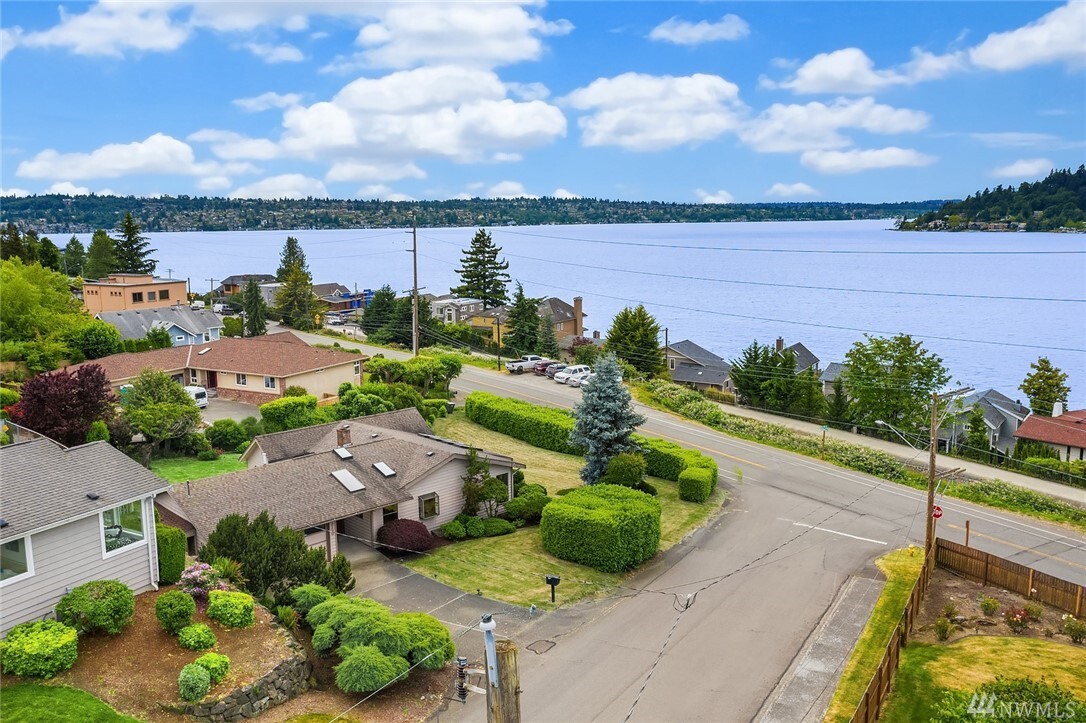 Property Photo: 3726 N 38th St WA 98056