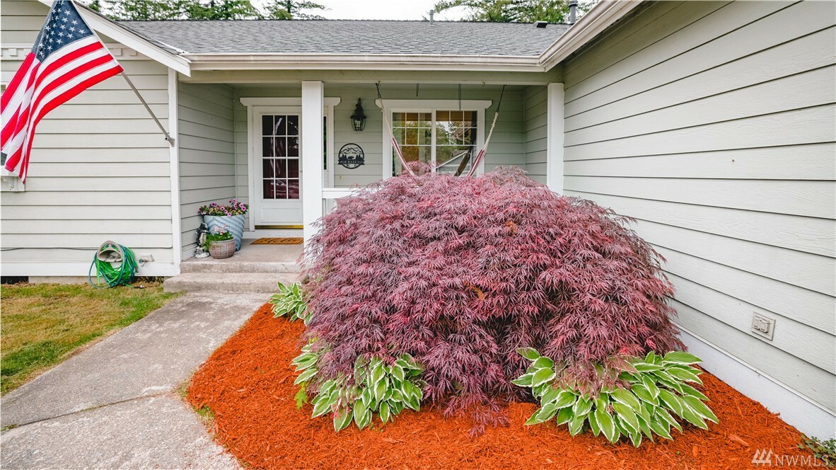 Property Photo: 240 Amanda Ave WA 98251