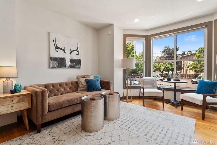 Property Photo:  1717 E Pine St  WA 98122 