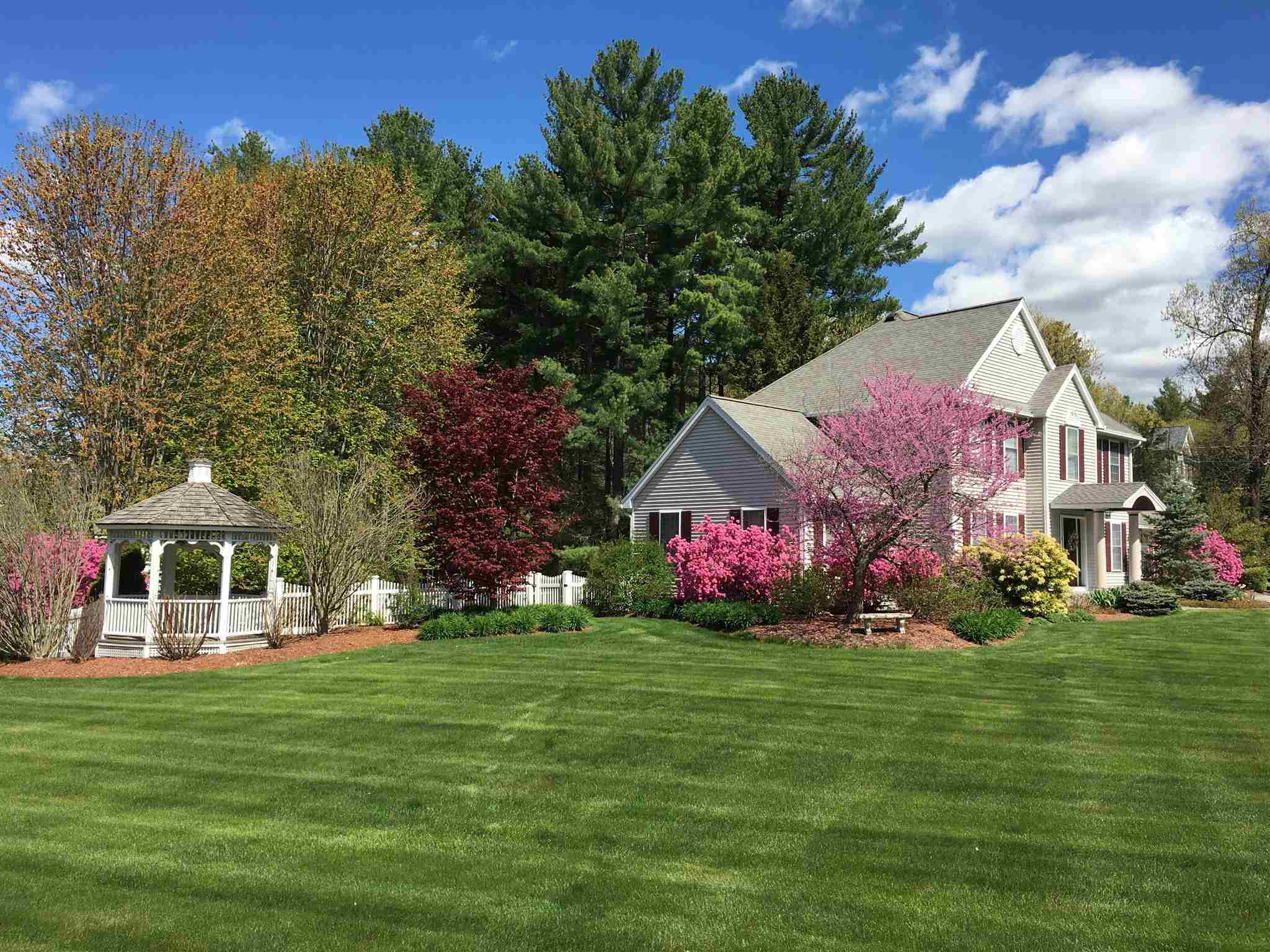 Property Photo: 1 Kendall Way NH 03062