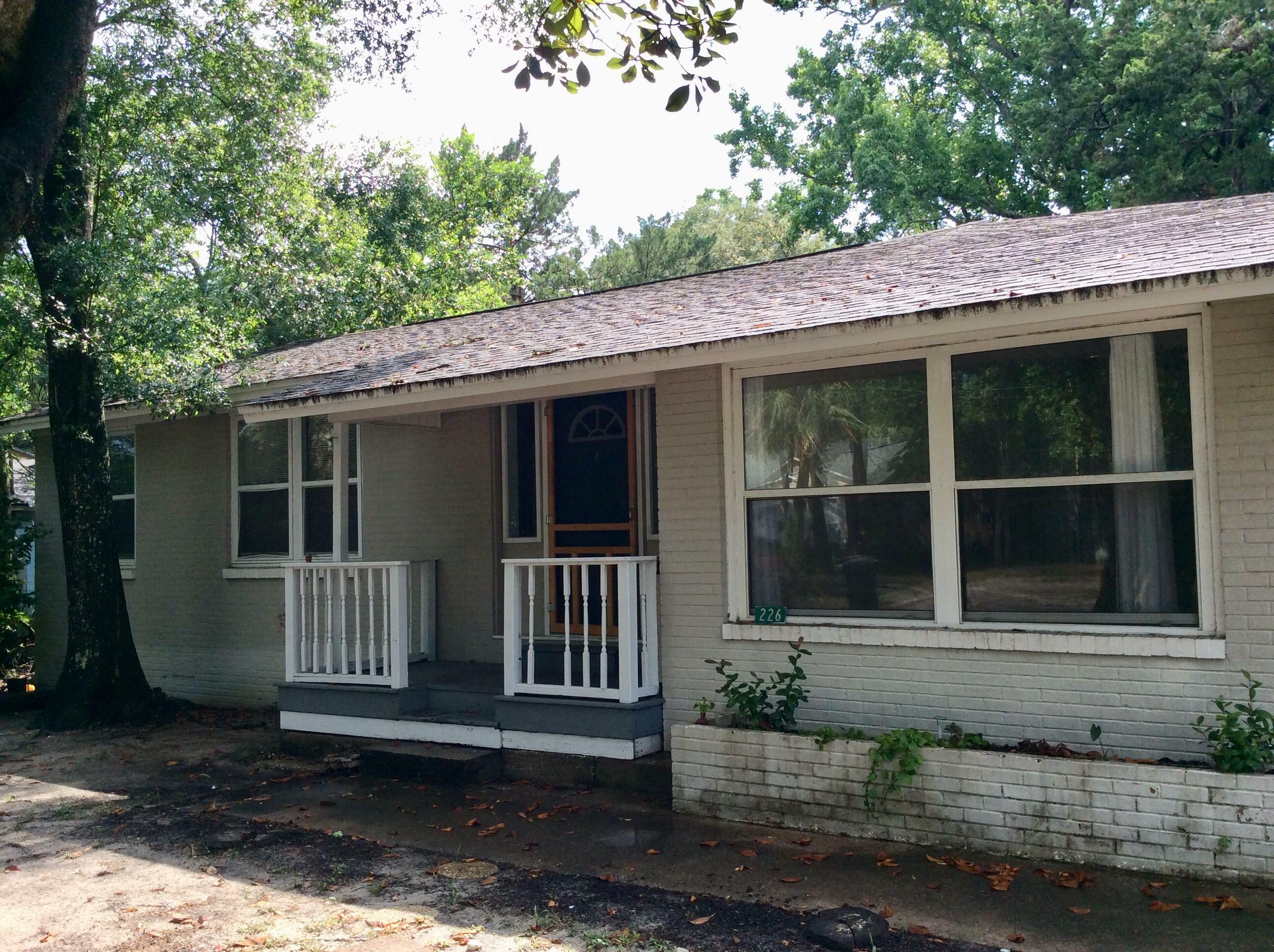 Property Photo:  226 NE Bradley Drive  FL 32547 