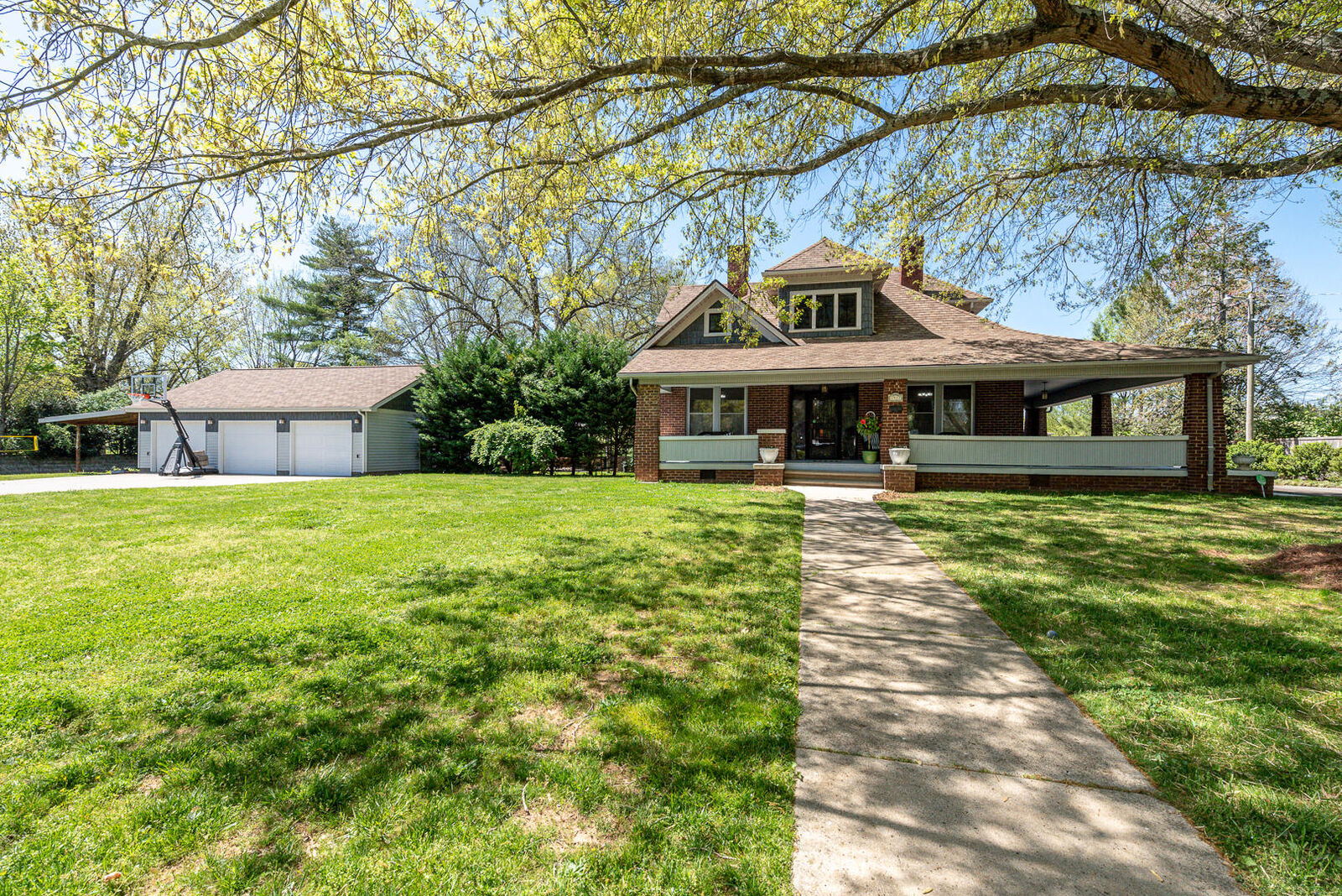 Property Photo: 1917 Old Niles Ferry Rd TN 37803